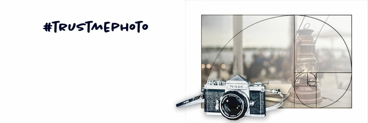 Banner von "Trust me, I'm a photographer." mit dem Bild einer Laterne auf einem Tisch im Goldenen Schnitt und einer alten Nikon F als Collage hineingebaut.